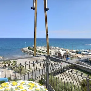 https://casa-tra-cielo-e-mare.hotelitalianriviera.com